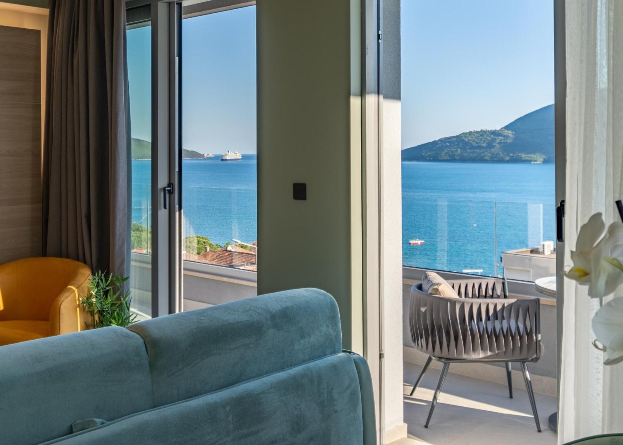 Garni Hotel Kruso Herceg Novi Exterior photo